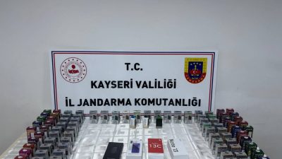 Kayseri'de jandarma ekiplerince düzenlenen kaçakçılık operasyonunda 2 şüpheli gözaltına alındı.