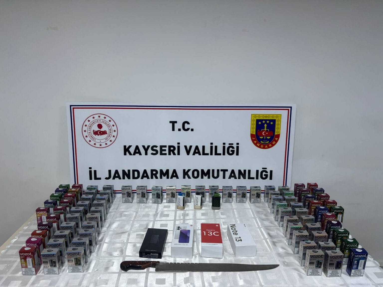 Kaçakçılık operasyonunda 2 zanlı yakalandı