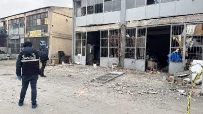 Kayseri’de bir imalathanede boya kazanının patlaması sonucu 3 işçi yaralandı.