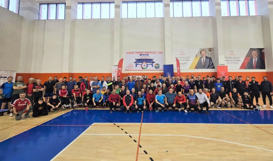Aksaray’da düzenlenen ‘Masa Tenisi Dostluk Ligi’ büyük bir ilgiyle gerçekleştirildi.