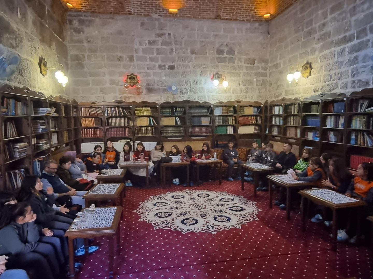 Tarihi medresede geleceğin kalemleriyle kitap buluşması!