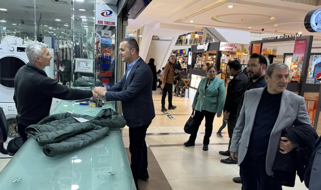 İYİ Parti Aksaray Milletvekili Turan Yaldır, teşkilatıyla birlikte Nora City