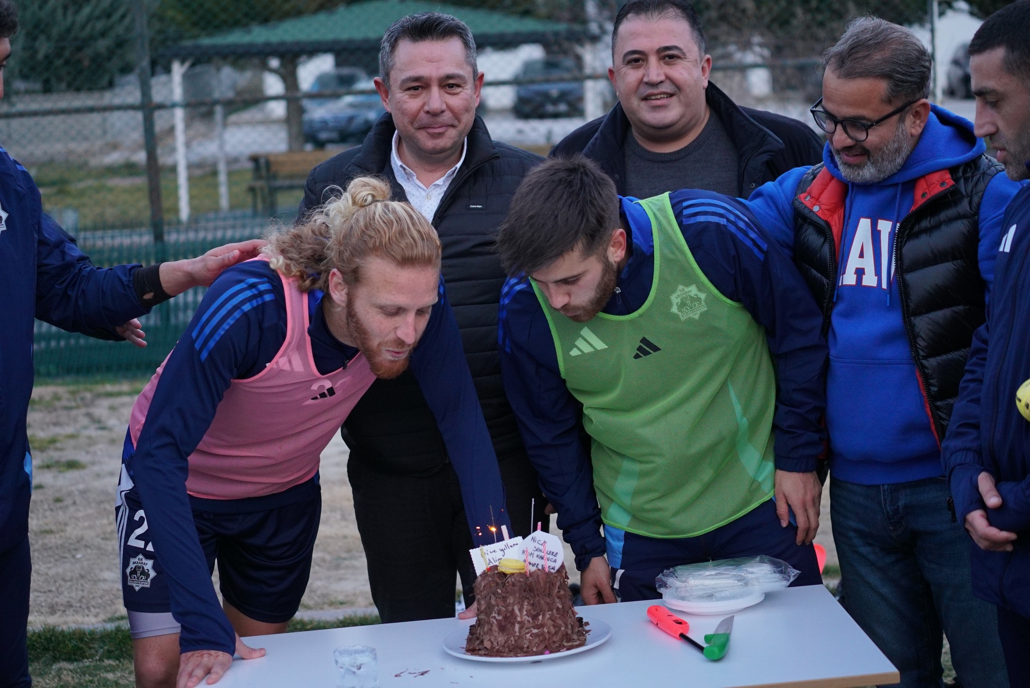 Aksarayspor hem antrenman yapıyor, hem sosyal faaliyet!