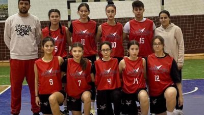 Kırşehir’de düzenlenen grup müsabakalarında mücadele eden Aksaray Viafen Koleji Kız