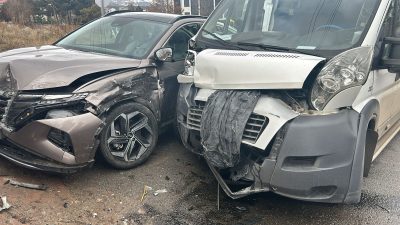 Sivas'ta okul servisi ile cipin çarpışması sonucu 3'ü öğrenci, 4