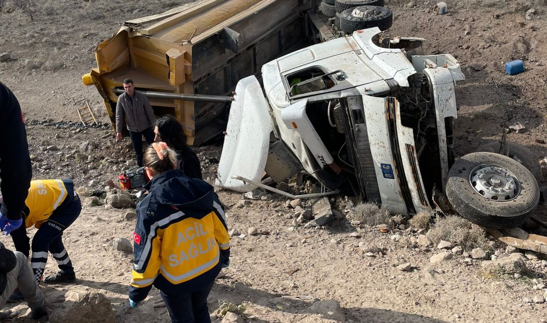 Niğde’de kamyonun devrilmesi sonucu