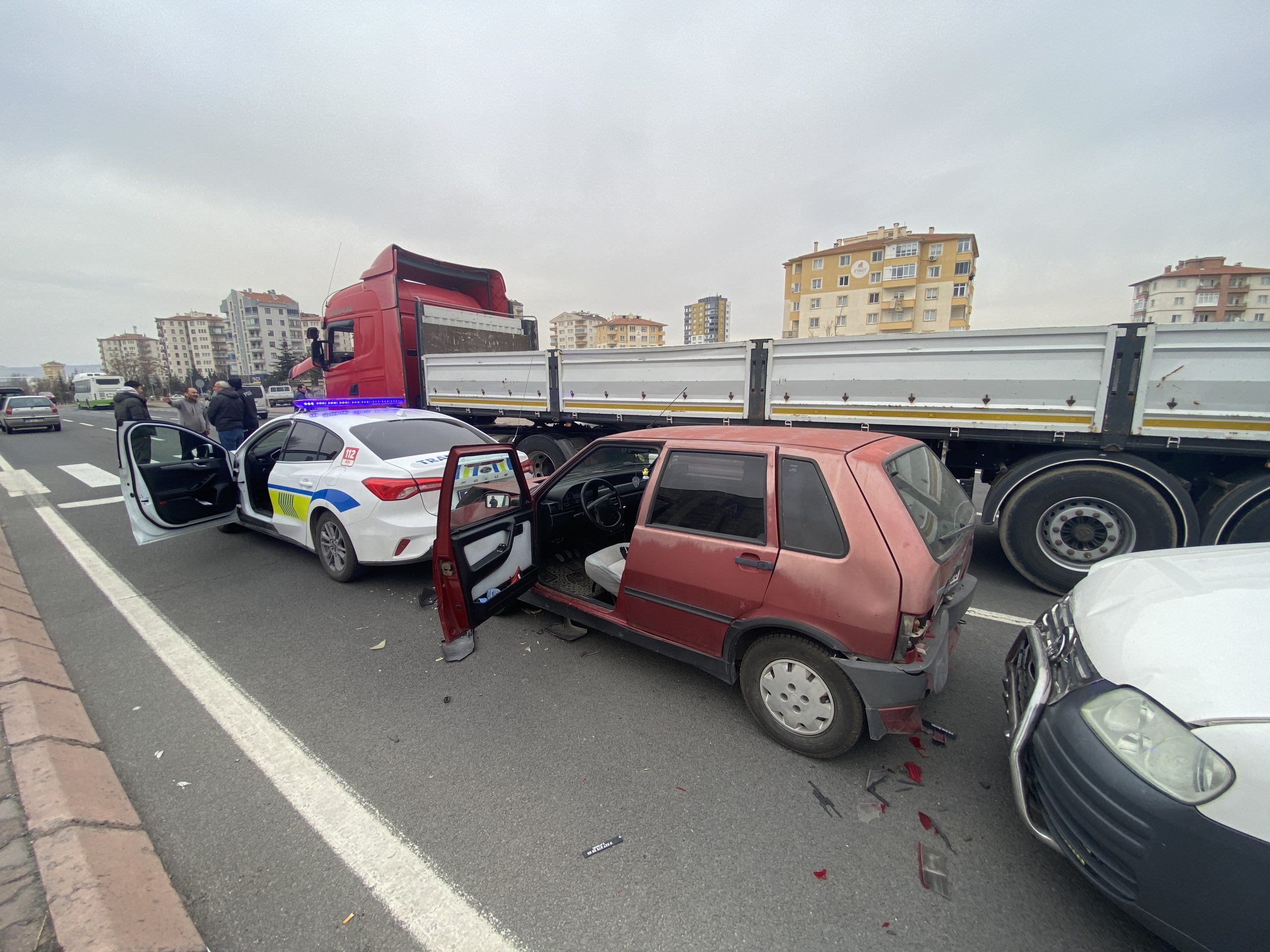 Zincirleme trafik kazasında 2 kişi yaralandı