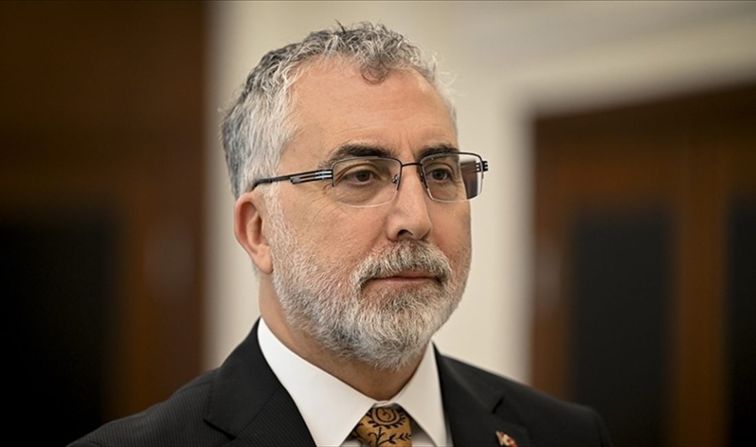Vedat Işıkhan, sosyal medya hesabından yayımladığı mesajında, çalışan annelerin her