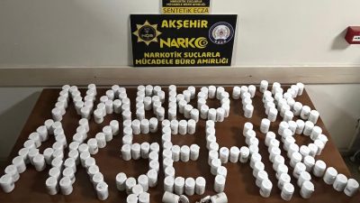 Konya’nın Akşehir ilçesinde düzenlenen uyuşturucu operasyonunda gözaltına alınan 2 şüpheliden