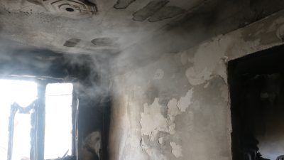 Ankara’nın Keçiören ilçesinde bir evde çıkan yangında 8 kişi dumandan