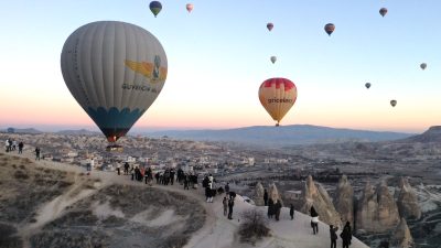 Kapadokya'da, olumsuz hava koşullarından dolayı 9 gündür düzenlenemeyen sıcak hava