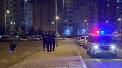 Kayseri'nin Melikgazi ilçesinde çıkan bıçaklı kavgada, 19 yaşındaki genç ağır