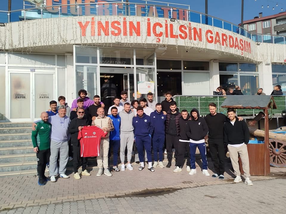 Aksarayspor’a destek devam ediyor; ‘Yinsin İçilsin Gardaşım” sloganı dikkat çekti