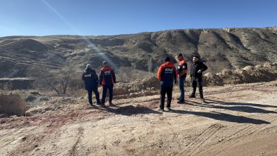 Aksaray İl Özel İdaresi yetkilileri Sevinçli köyü yakınlarında olayla ilgili