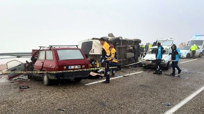 Kırşehir'de işçi servisinin karıştığı zincirleme trafik kazasında, 3 kişi hayatını