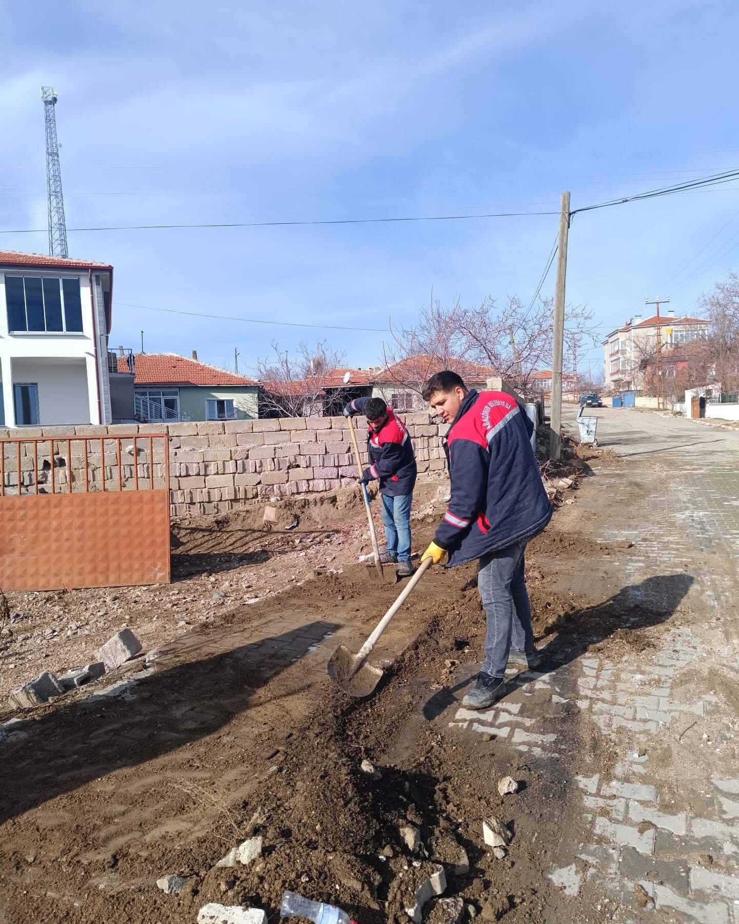Ağaçören Belediye Başkanı Kemal Salman, hafta sonu da sahada çalışmalarına
