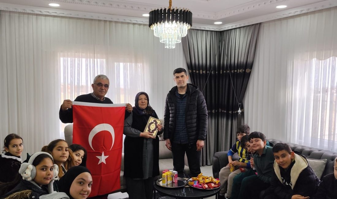 Ağaçören Atatürk Ortaokulu öğrencileri, karne haftası etkinlikleri çerçevesinde okul müdürü