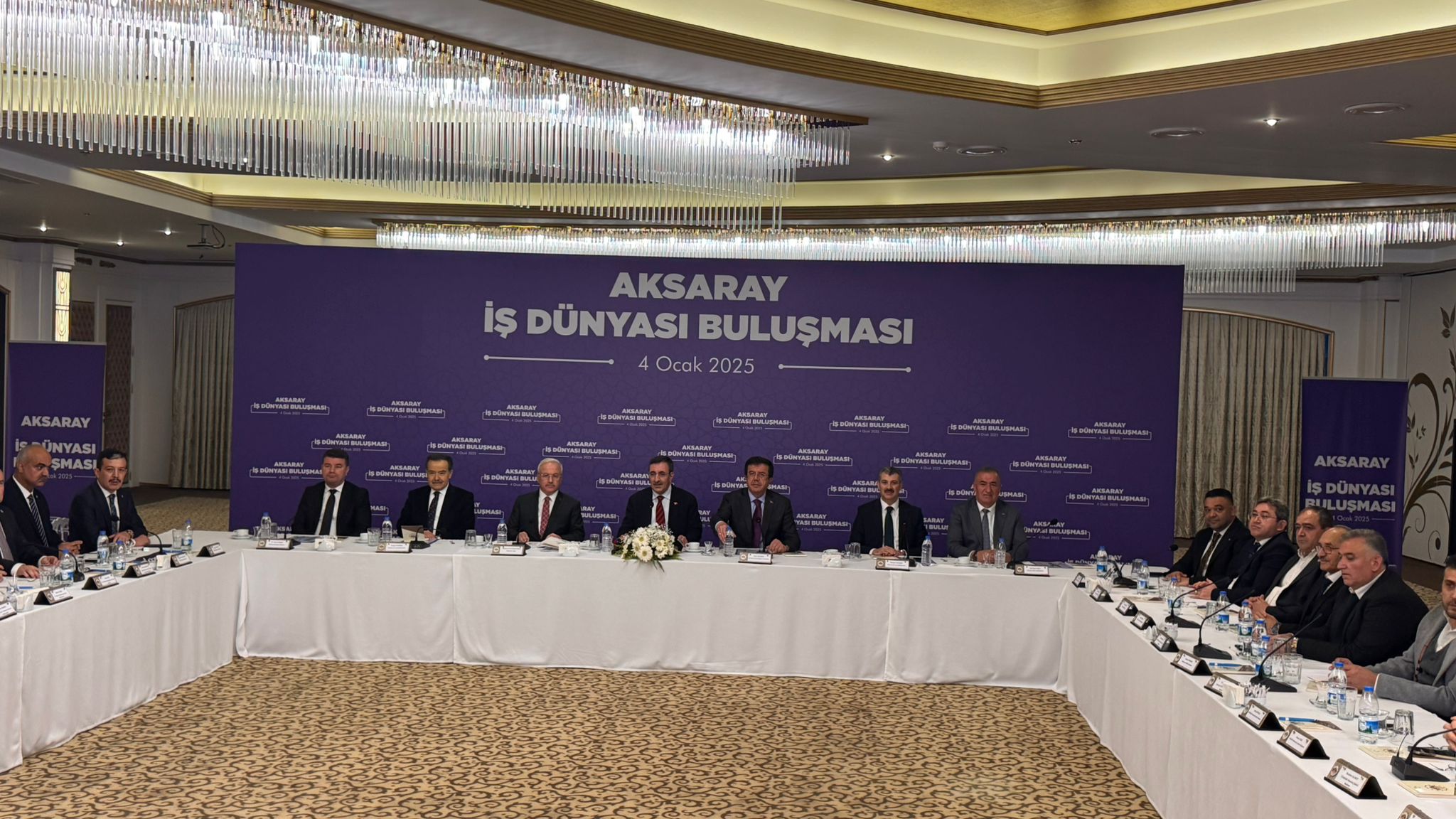 Cumhurbaşkanı Yardımcısı ve Ak Parti heyeti Aksaray’da iş dünyasıyla buluştu