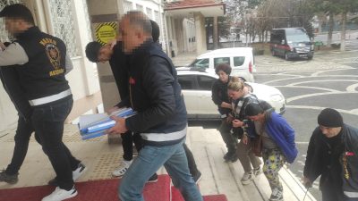 Konya'nın Akşehir ilçesinde düzenlenen uyuşturucu operasyonunda gözaltına alınan 9 şüpheliden