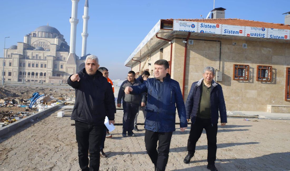 Başkan Dinçer; “Sanayi esnafımız en güzelini hak ediyor, onlar için çalışmaya devam edeceğiz” Aksaray Belediye Başkanı Dr. Evren Dinçer, ASTİM Sanayi Sitesi’nde esnafla