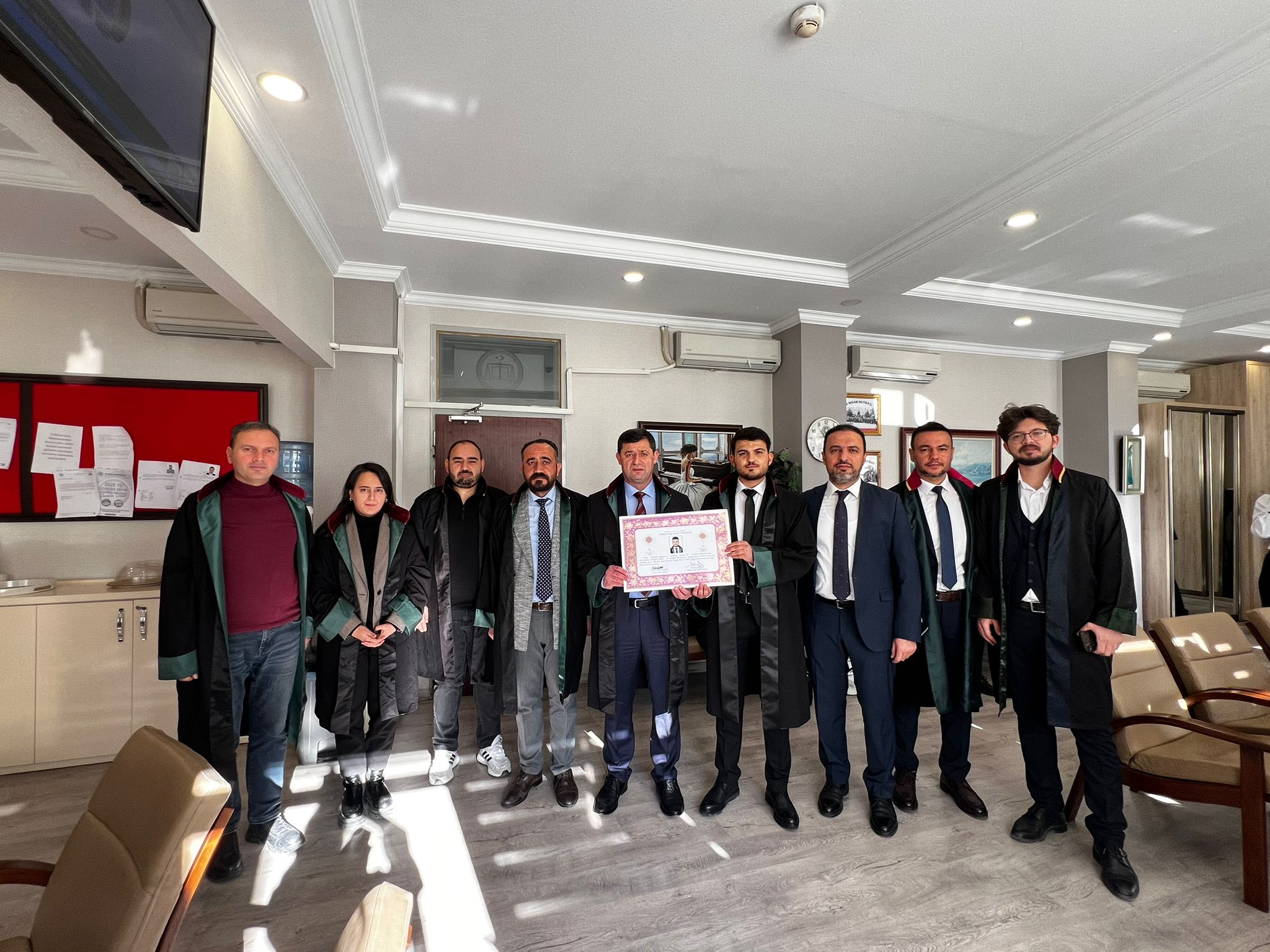Aksaray Barosu’ndan yeni avukata ruhsat teslim töreni