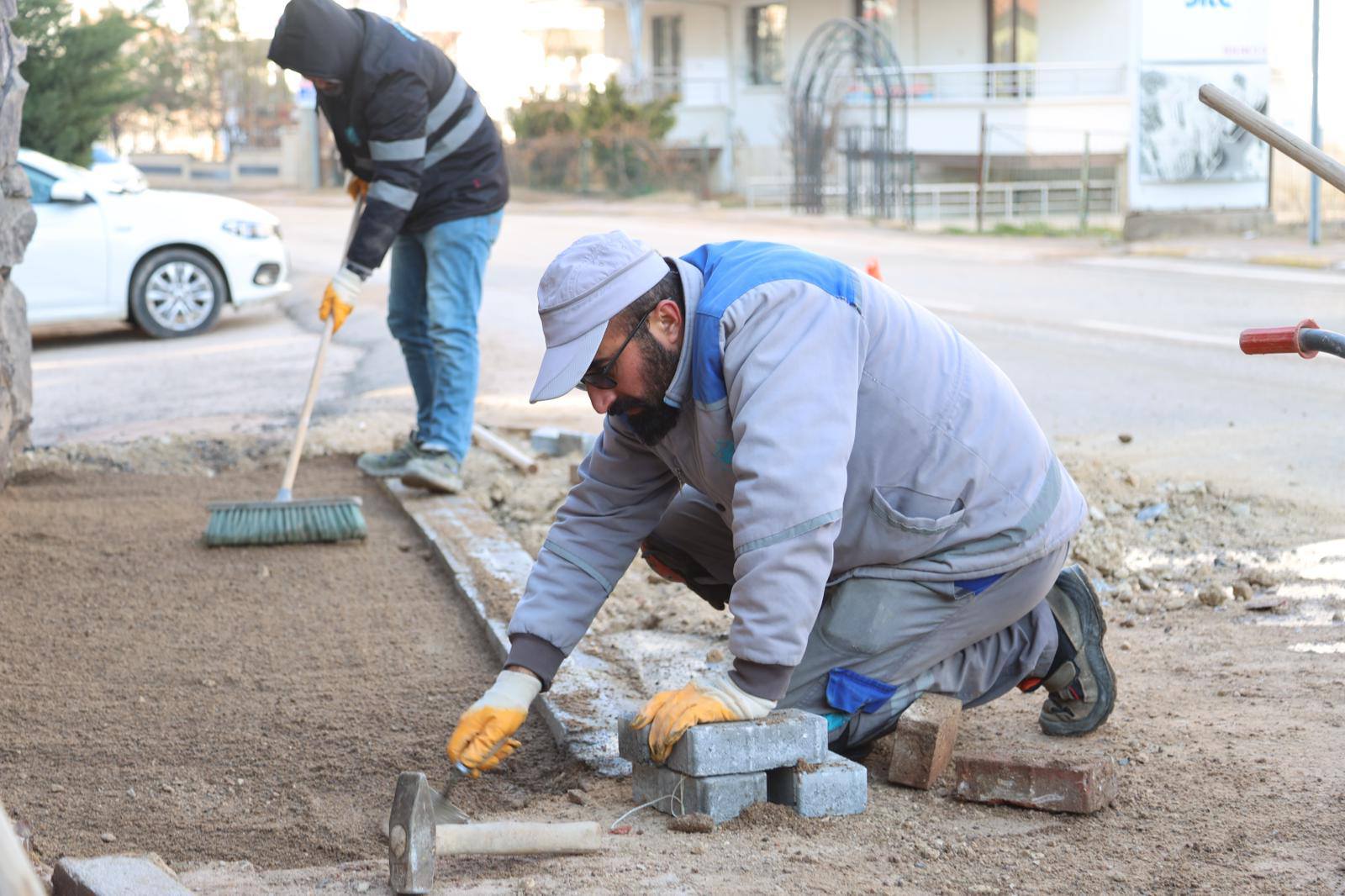 Aksaray Belediyesi, kentin estetik ve modern görünümünü artırmak amacıyla kaldırımlarda