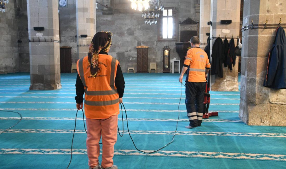Aksaray Belediyesi, kentin önemli ibadethanelerinden biri olan Ulu Camii'de kapsamlı
