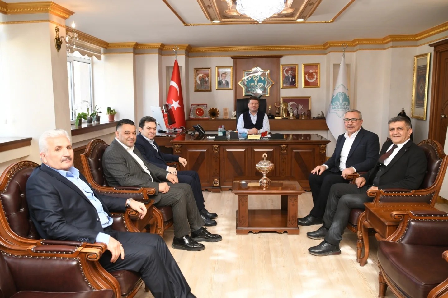 Şereflikoçhisar Kaymakamı Taner Tengir ve beraberindeki heyet, Aksaray Belediye Başkanı