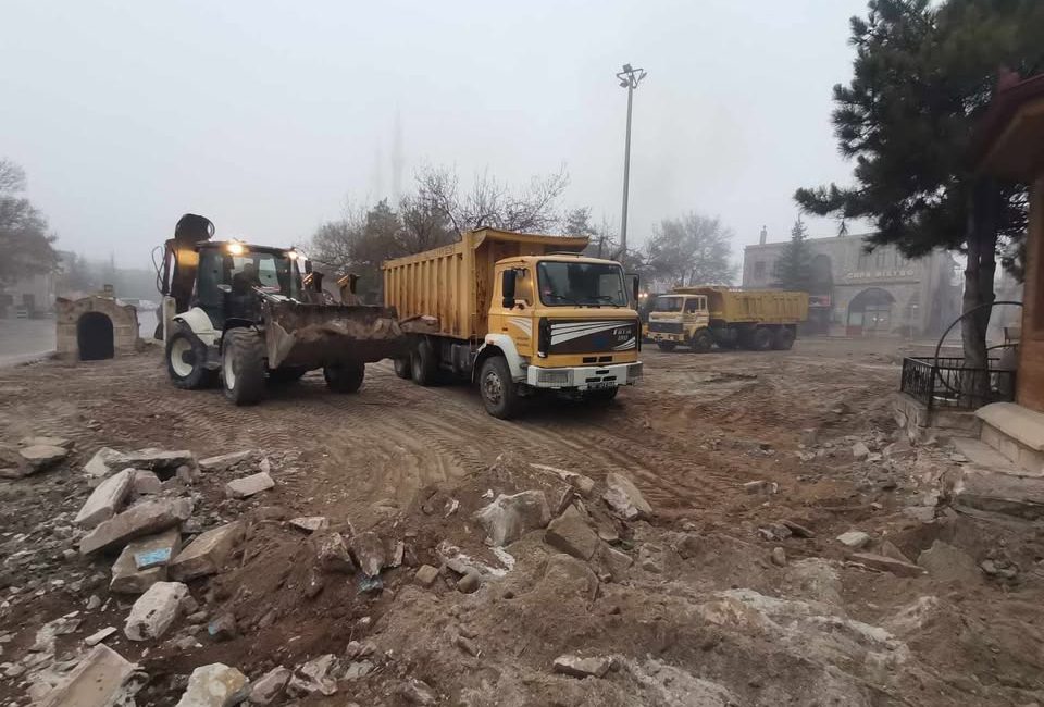 Güzelyurt Belediyesi, ilçe çarşı meydanı düzenleme projesinin ilk etap çalışmalarına