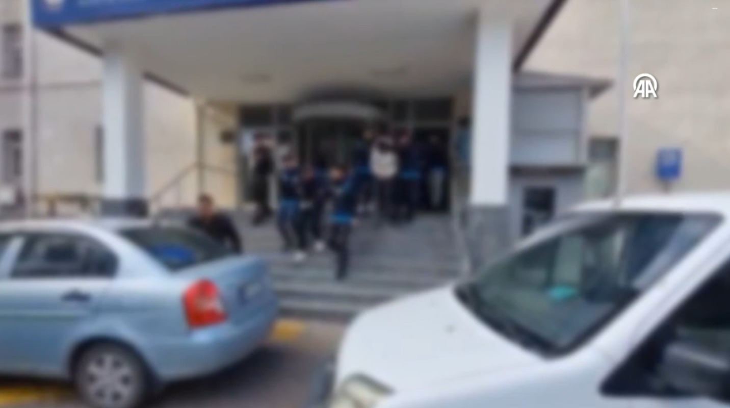 Bıçaklı kavgada 1 kişi öldü