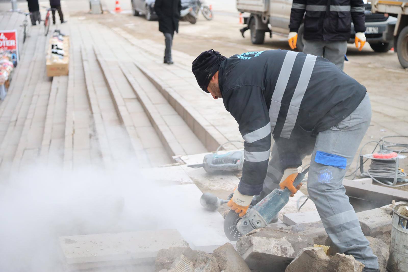 Aksaray Belediyesi’nden Necip Fazıl Kısakürek Caddesi’ne yenileme çalışması