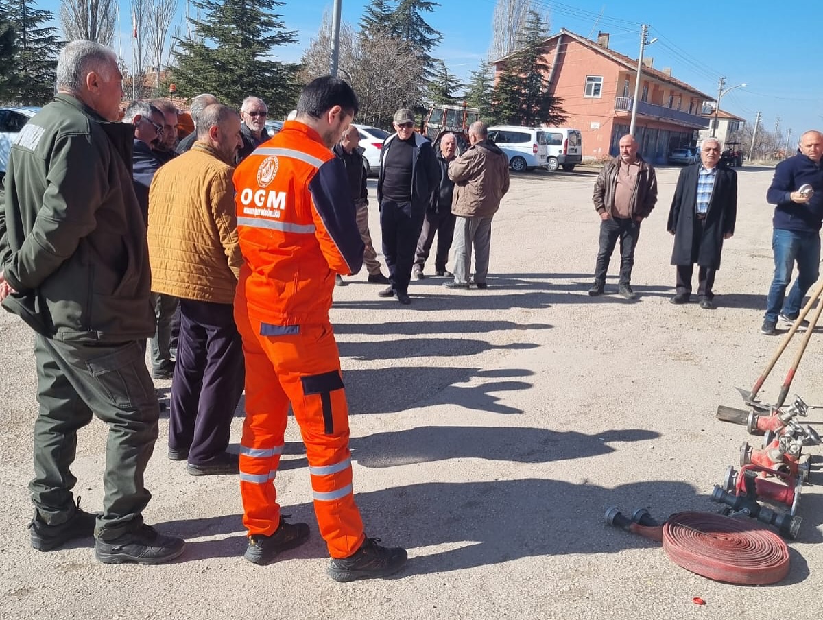 Aksaray Orman İşletme Müdürlüğü, Altınkaya Köyü’nde düzenlediği eğitimde, orman yangınlarına