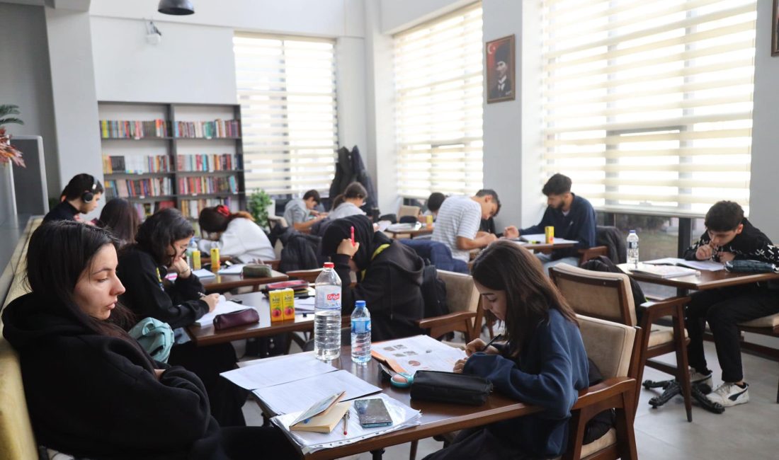 Aksaray Belediyesi tarafından şehir genelinde hizmete sunulan kitap konakları, öğrencilerden