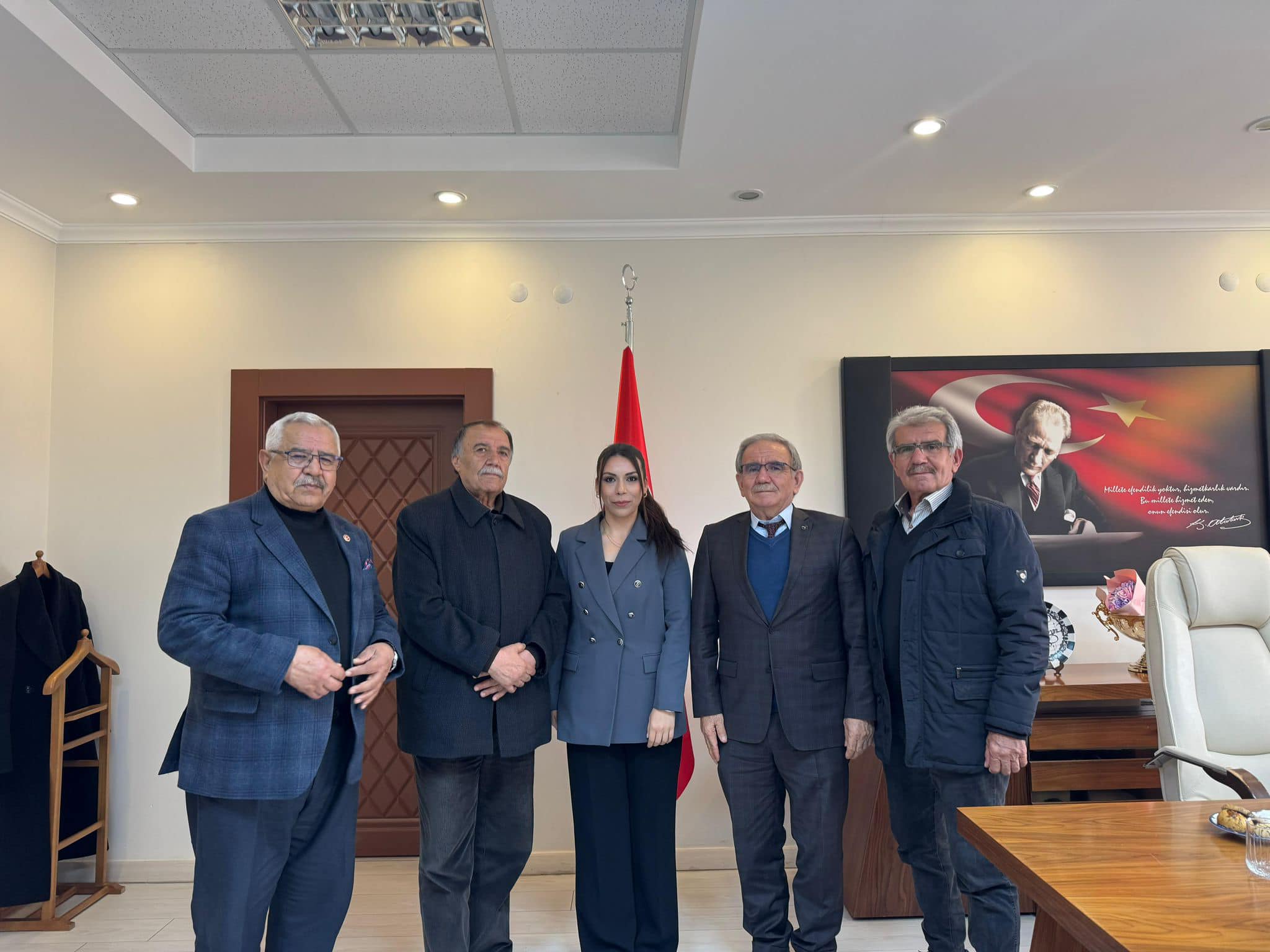 Düzce Valisi Selçuk Aslan’ın babası Şevket Aslan, beraberindeki emekli öğretim