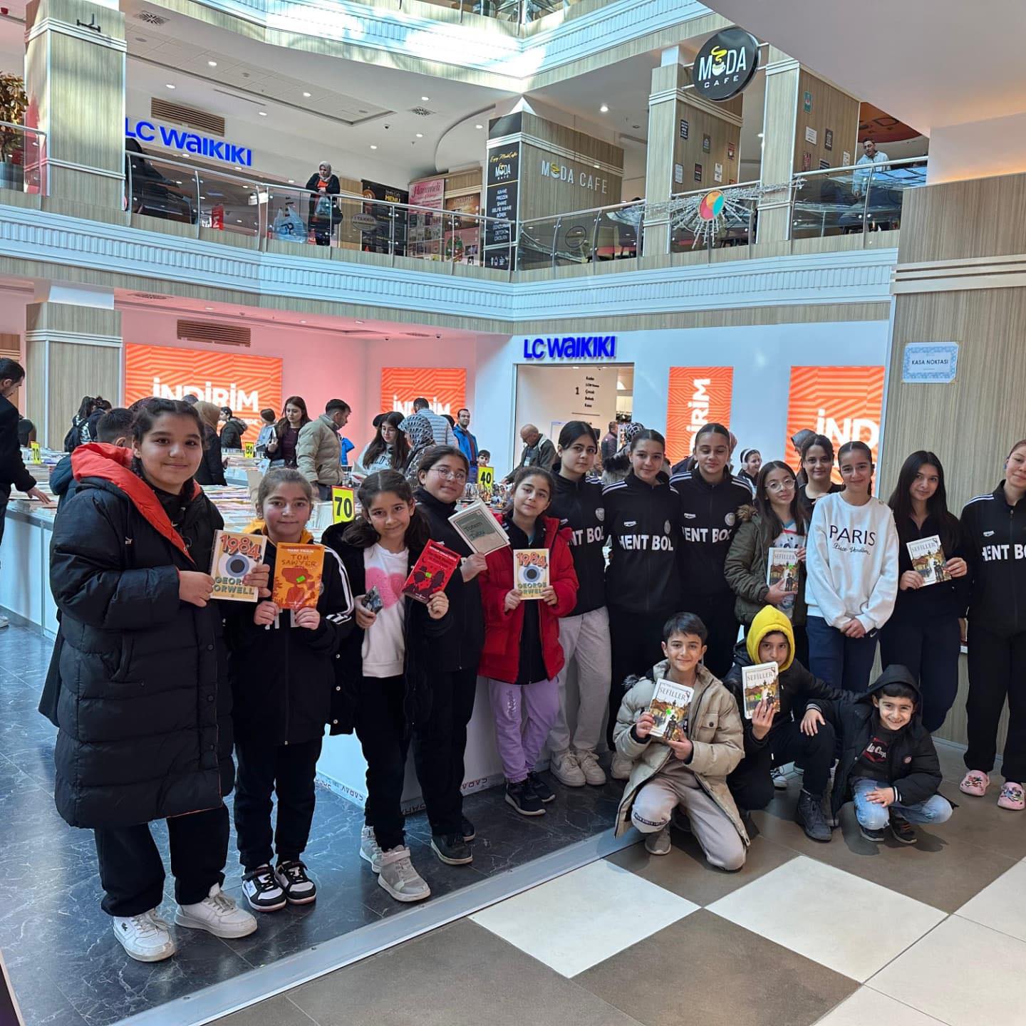 Ortaköy Yunus Emre İlçe Spor Kulübü Kız Hentbol Takımı, dolu