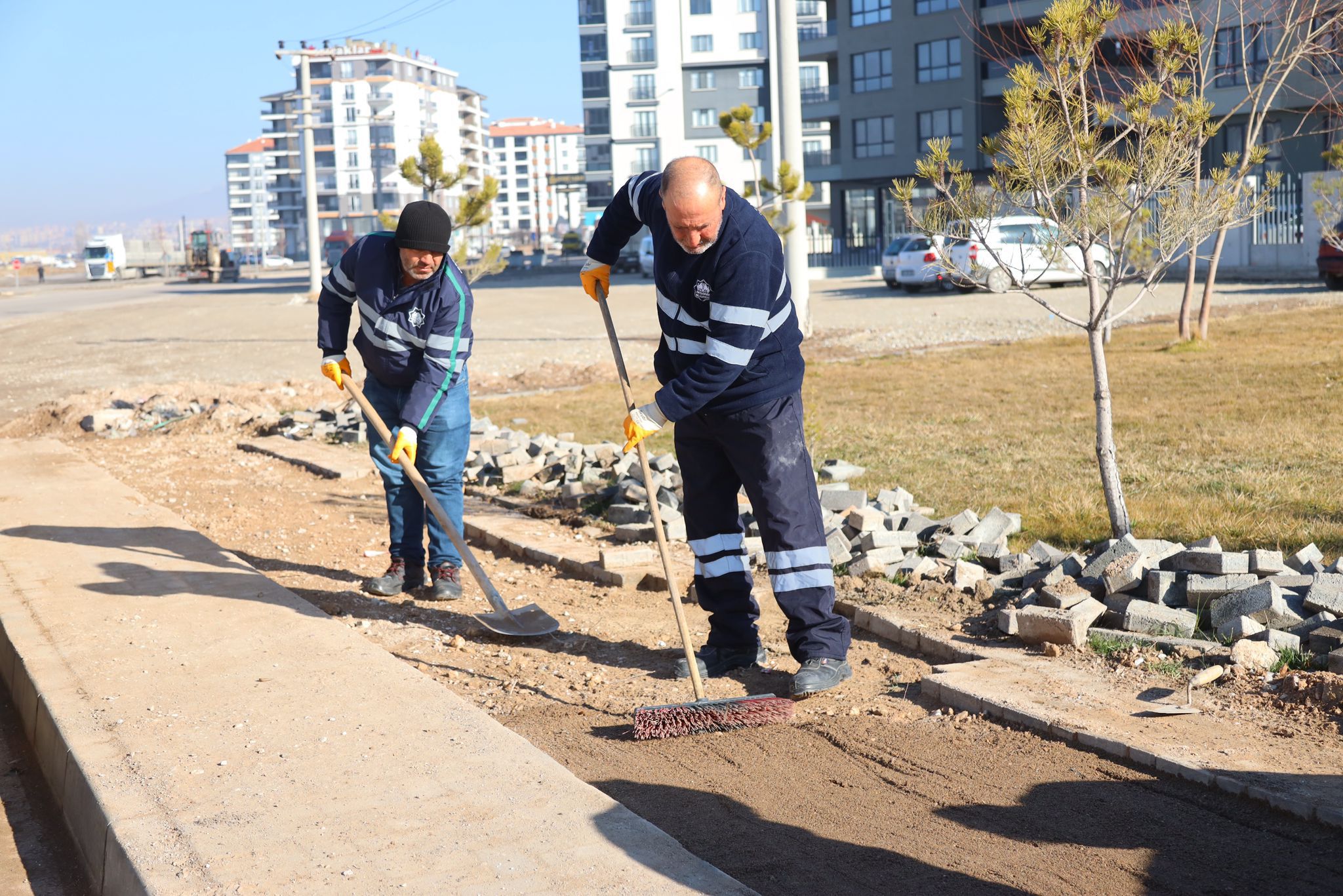 Aksaray Belediyesi, Tacin Mahallesi’ndeki kaldırımları yeniledi