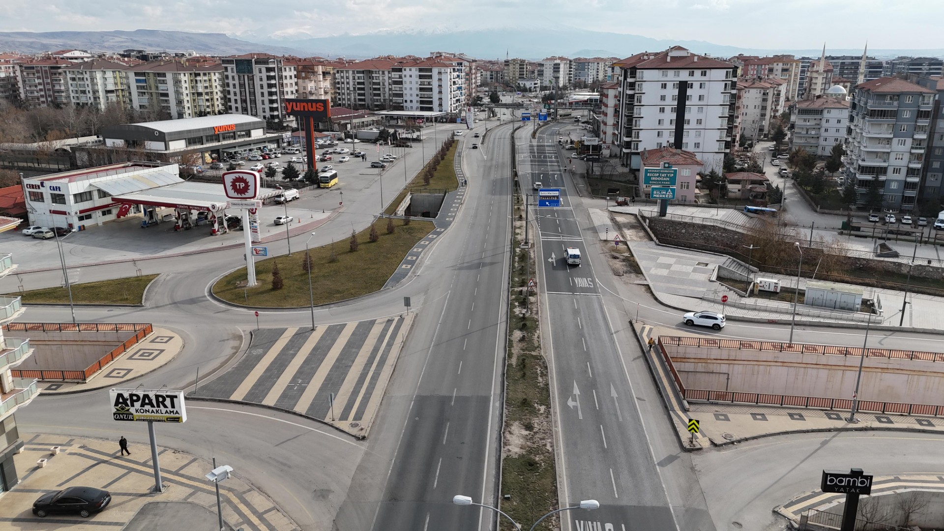 Aksaray Belediyesi, yayaların güvenli ulaşımını sağlamak amacıyla yeni ve tam