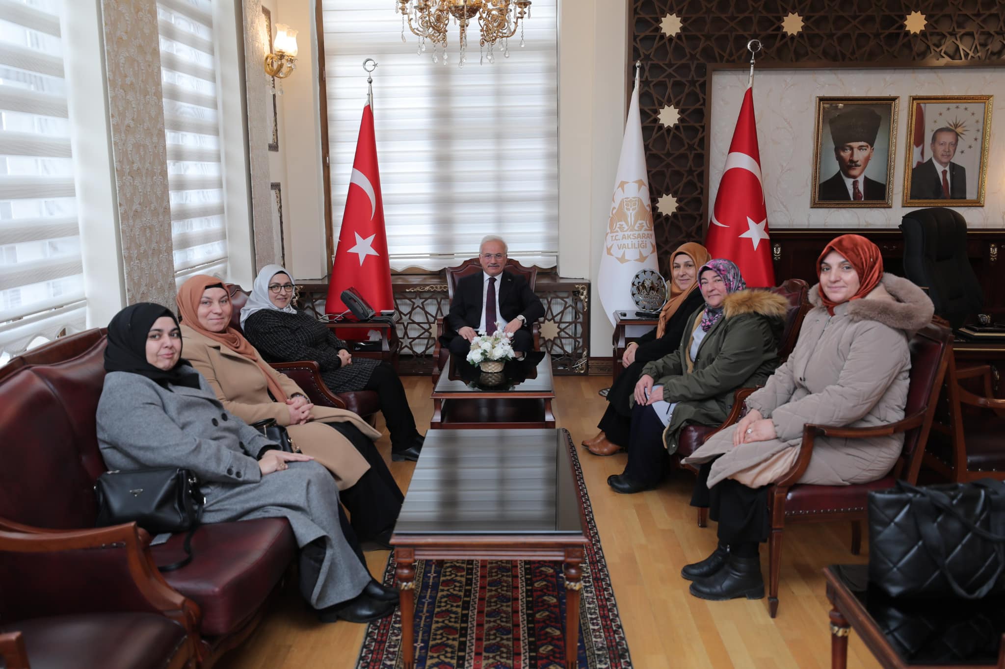Vali Kumbuzoğlu, AK Parti Aksaray Kadın Kolları yönetimini ağırladı