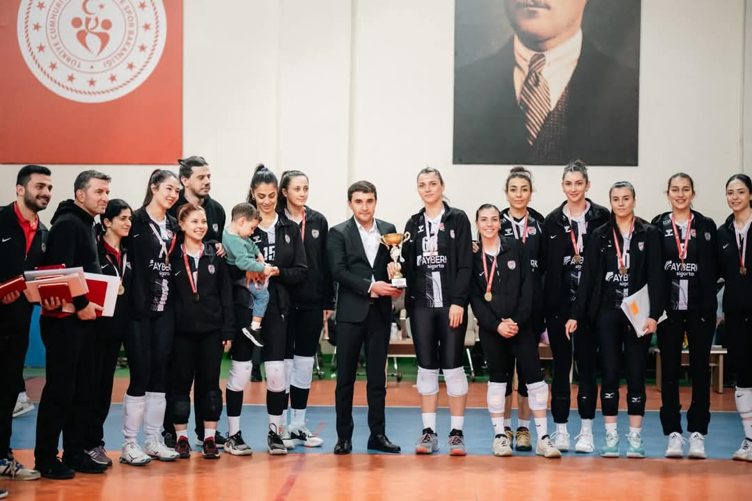 Aksaray 1989 Kadın Voleybol Takımı Eskil’de dostluk rüzgarı estirdi  