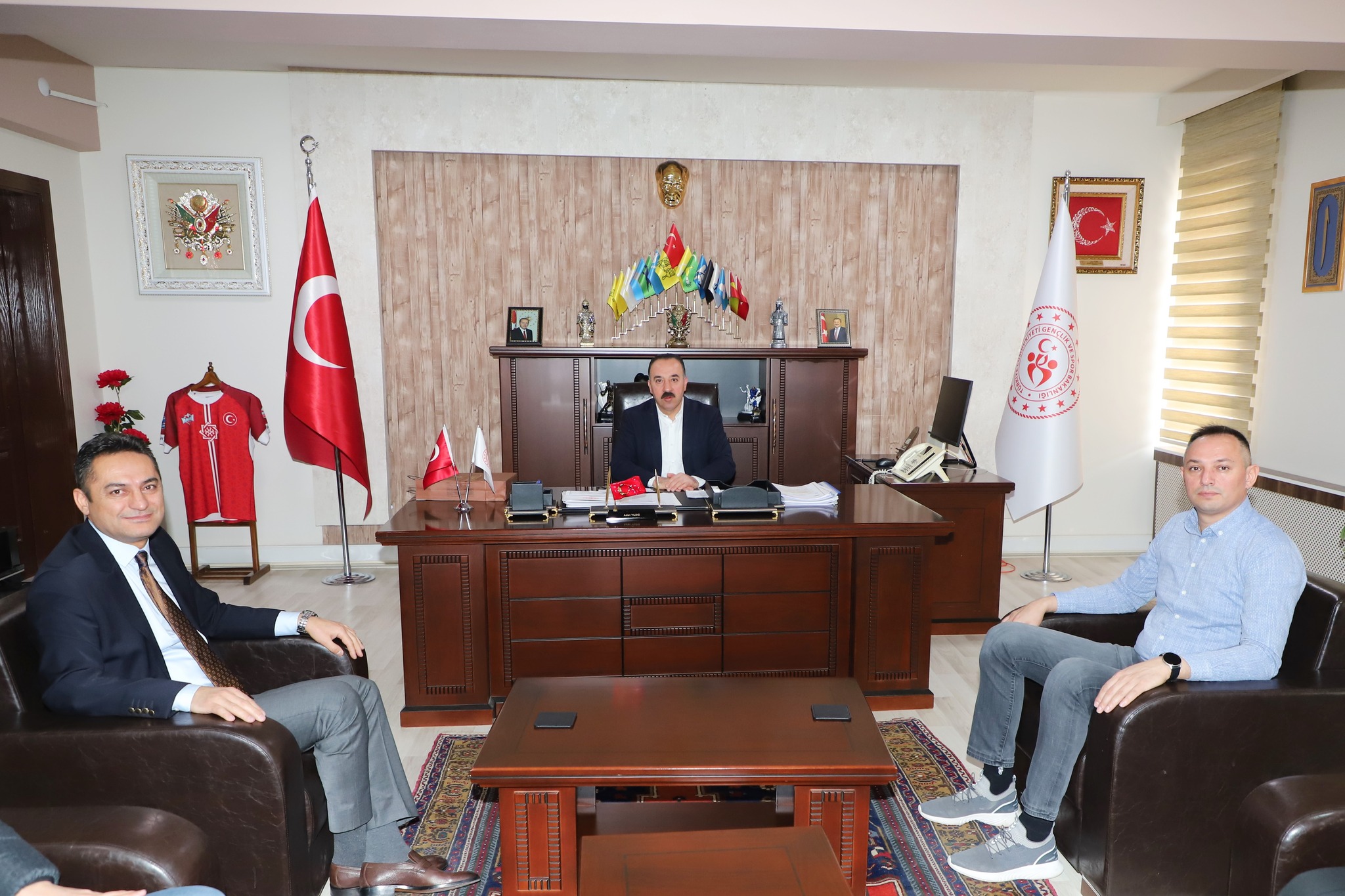 Büro Memur-Sen Aksaray Şube Başkanı Halil Yalçın ve beraberindeki yönetim