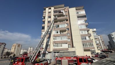 Kayseri'nin Melikgazi ilçesinde bir apartmanda çıkan yangında dumandan etkilenen kişi