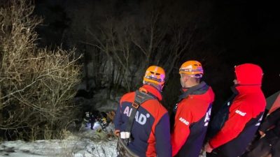 Sivas’ın Zara ilçesinde otomobilin dere yatağına devrilmesi sonucu 2 kişi