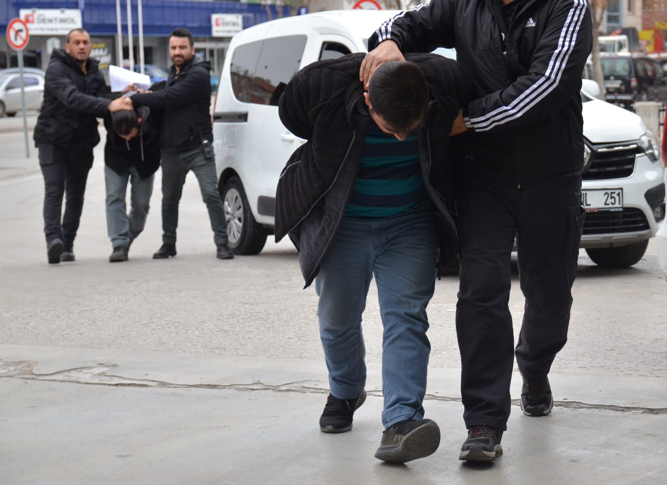 Hububat silosundan 250 ton arpa çaldığı öne sürülen 3 şüpheli yakalandı