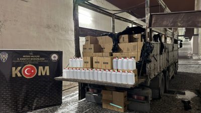  Niğde’nin Ulukışla ilçesinde bir kamyonda 4 bin litre kaçak etil