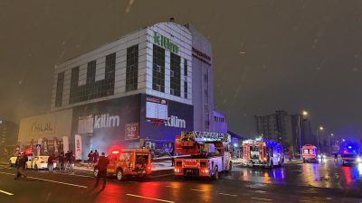 Kayseri’nin merkez Melikgazi ilçesinde mobilya mağazasının deposunda çıkan yangın itfaiye