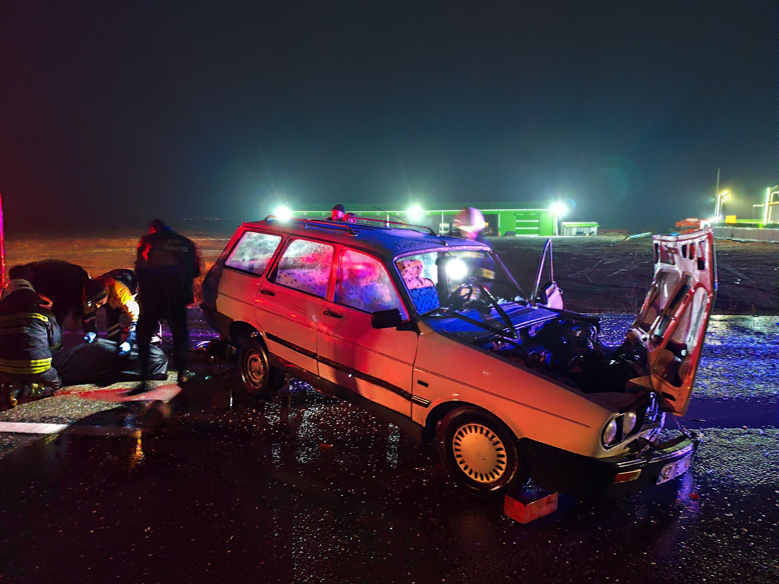 Kamyon ile çarpışan otomobilin sürücüsü öldü
