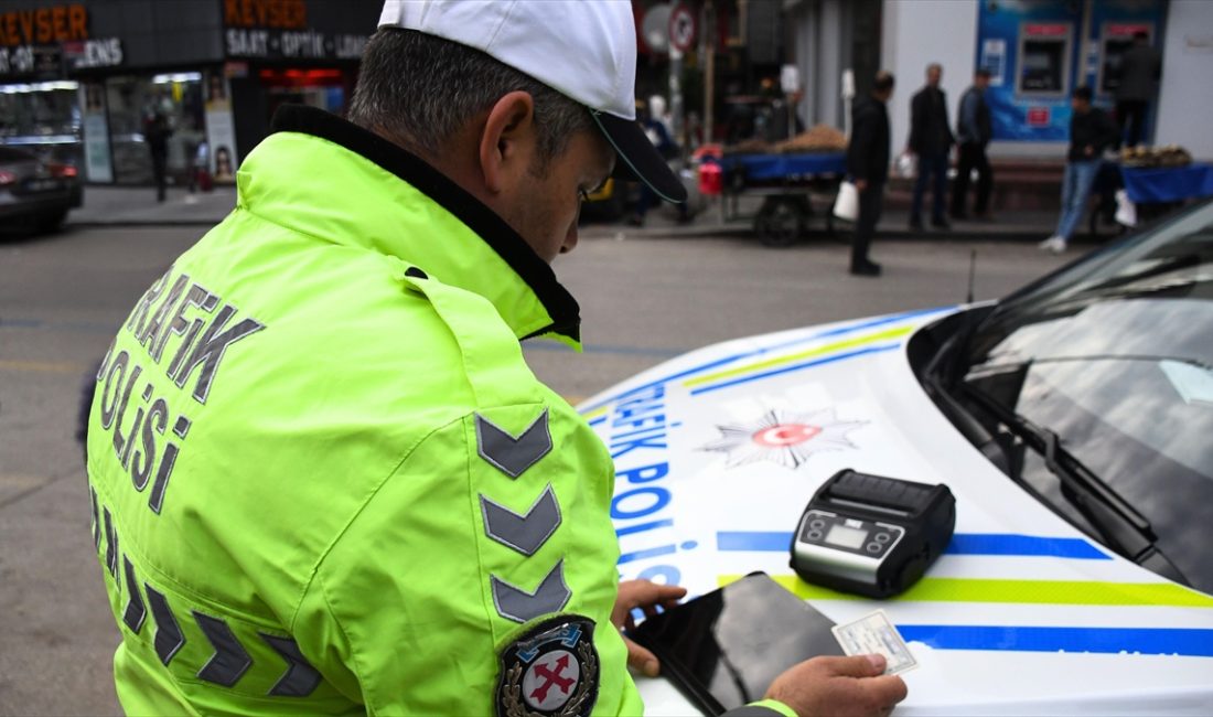 Yerlikaya, sosyal medya hesabındaki açıklamasında trafik denetimlerine ilişkin verileri paylaştı.