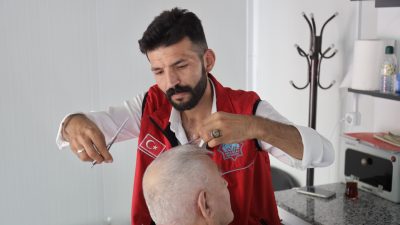 Belediye Başkan Dr. Evren Dinçer’in hayata geçirdiği ücretsiz kuaför hizmeti