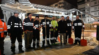 Belediye Başkanı Dr. Evren Dinçer, soğuk havaya aldırmadan gece boyunca