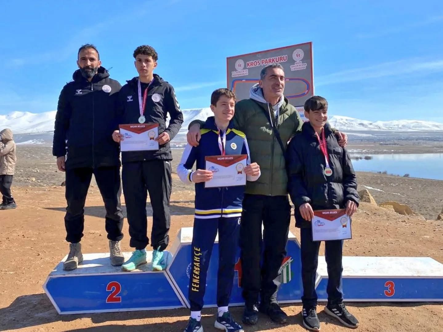 Anadolu Kız İmam Hatip Lisesi Takımı 3000 m’de 3. Oldu,